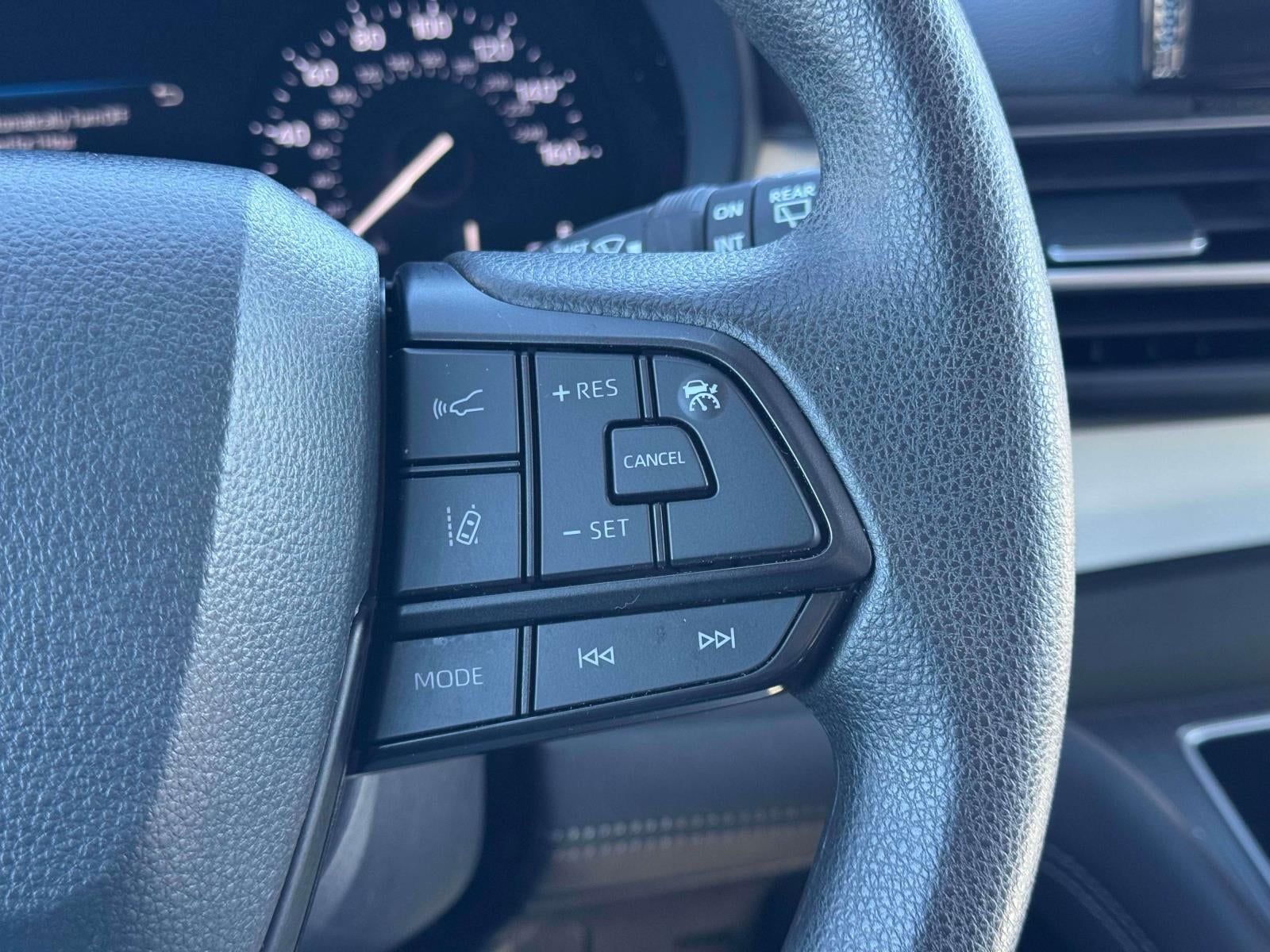 2025 Toyota Sienna LE