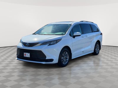 2025 Toyota Sienna LE
