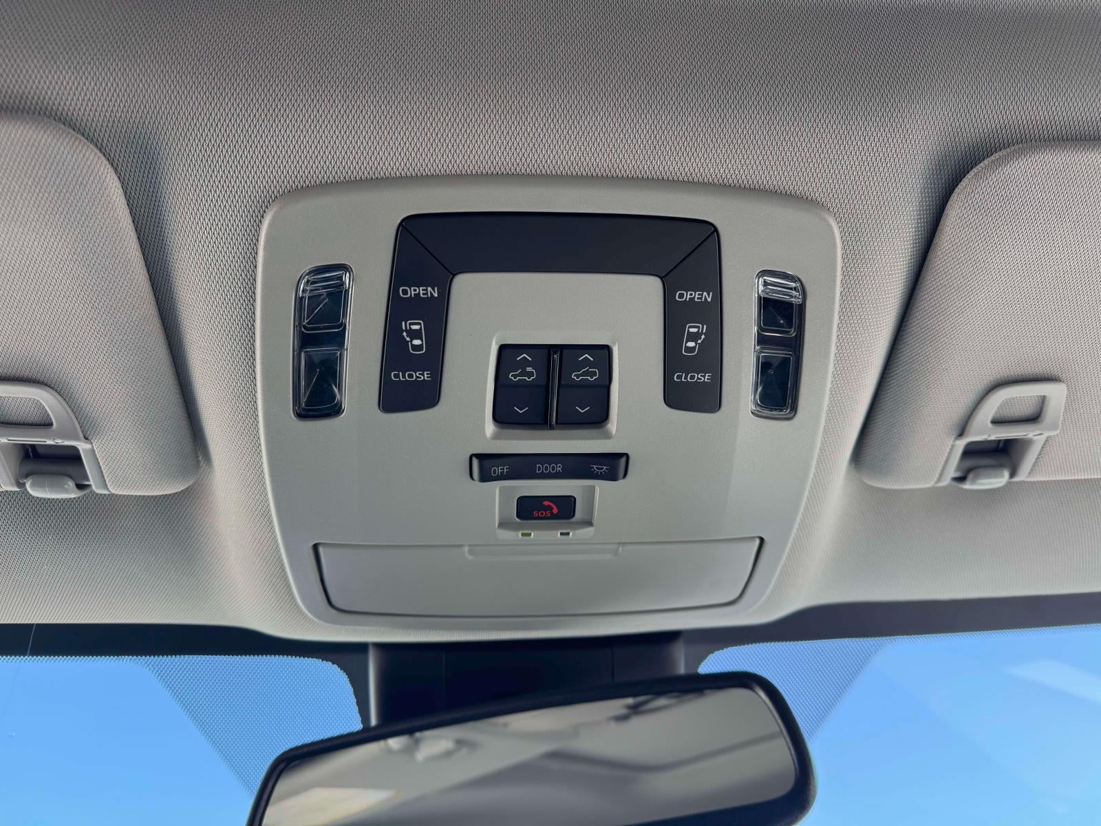 2025 Toyota Sienna LE
