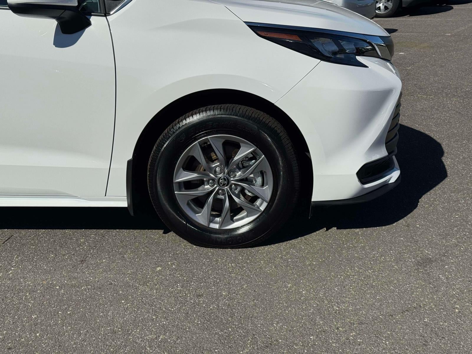 2025 Toyota Sienna LE