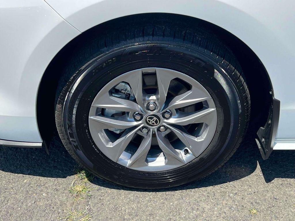 2025 Toyota Sienna LE