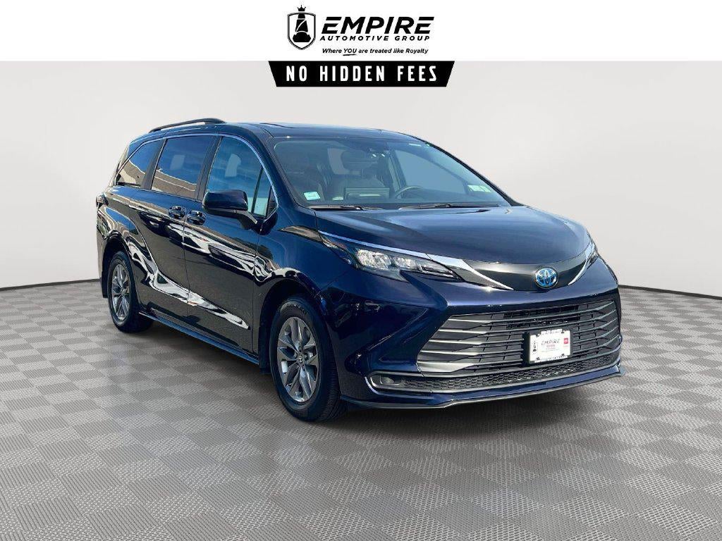 2025 Toyota Sienna LE