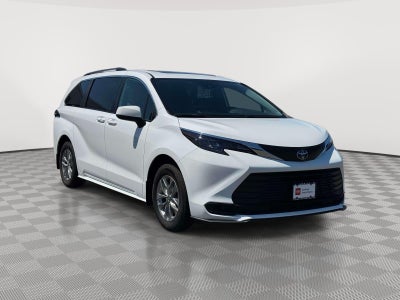 2025 Toyota Sienna LE