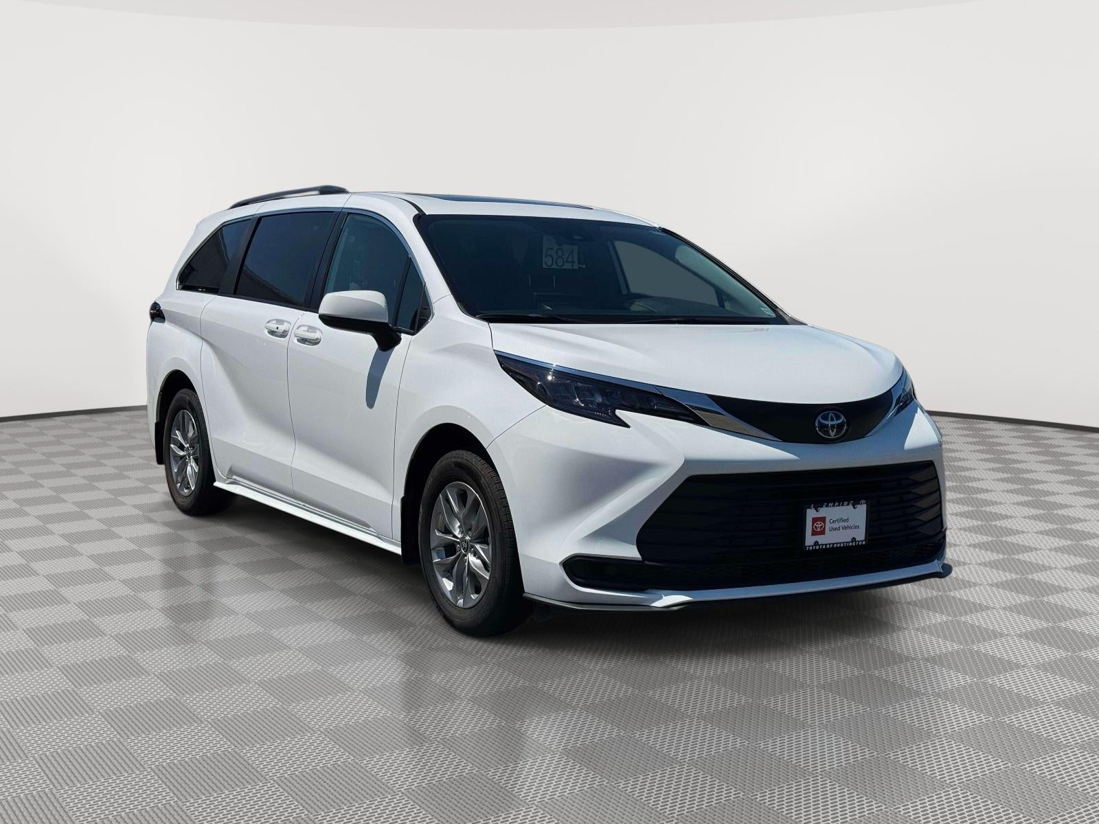 2025 Toyota Sienna LE