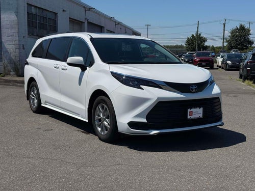 2025 Toyota Sienna LE