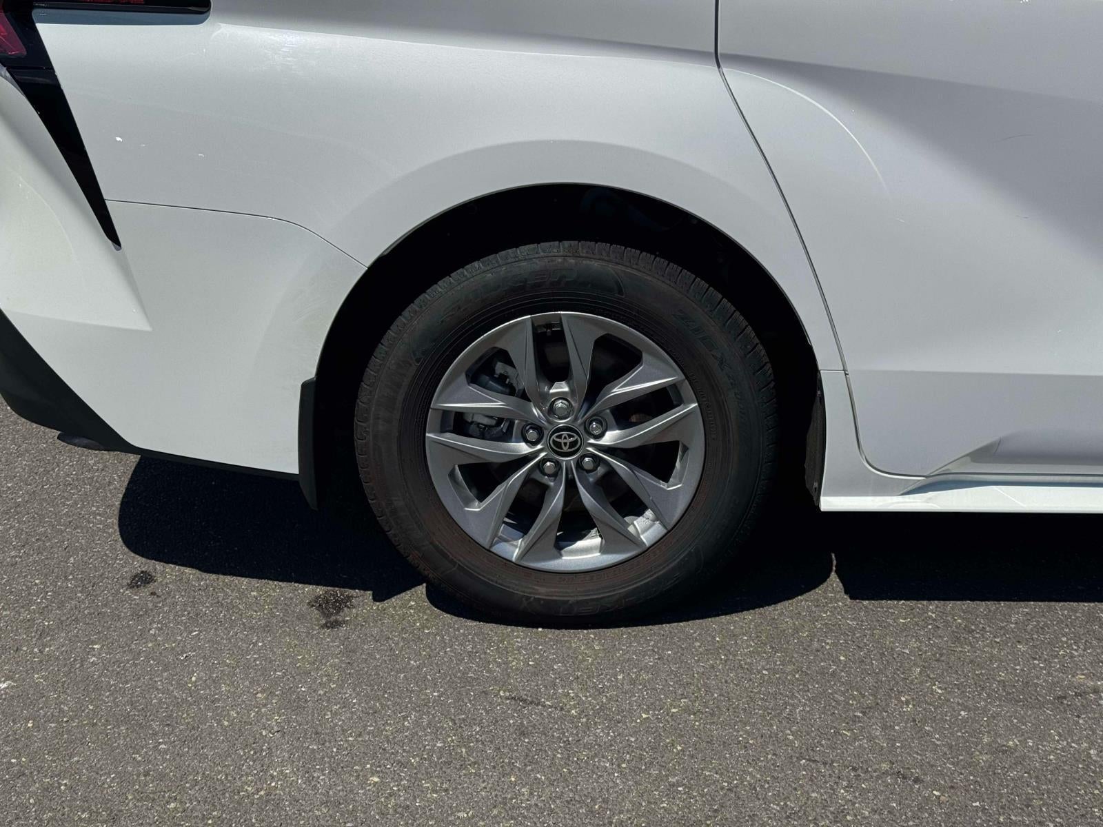 2025 Toyota Sienna LE
