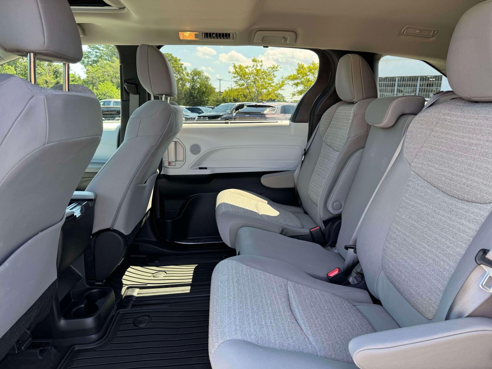 2025 Toyota Sienna LE