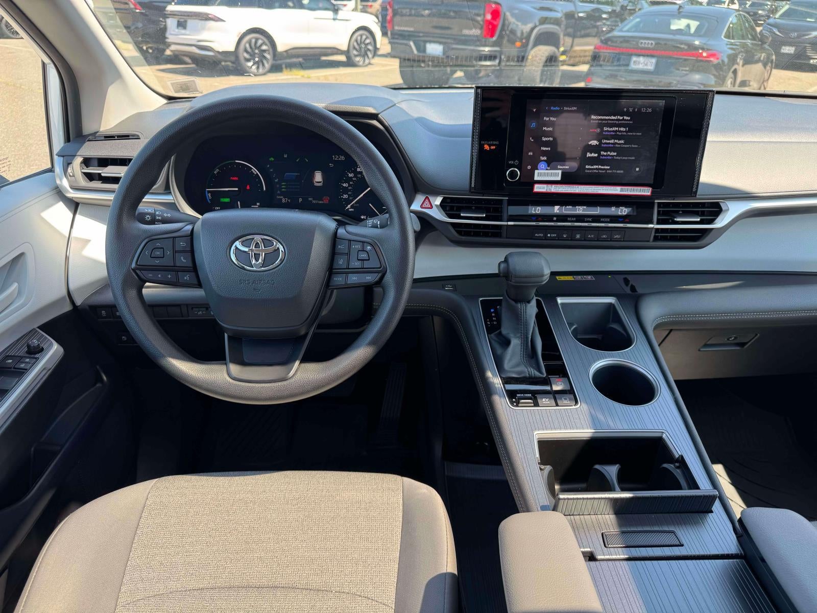 2025 Toyota Sienna LE