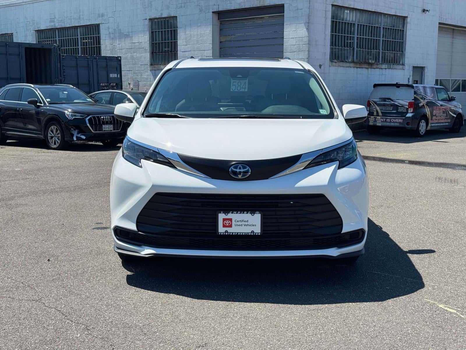 2025 Toyota Sienna LE
