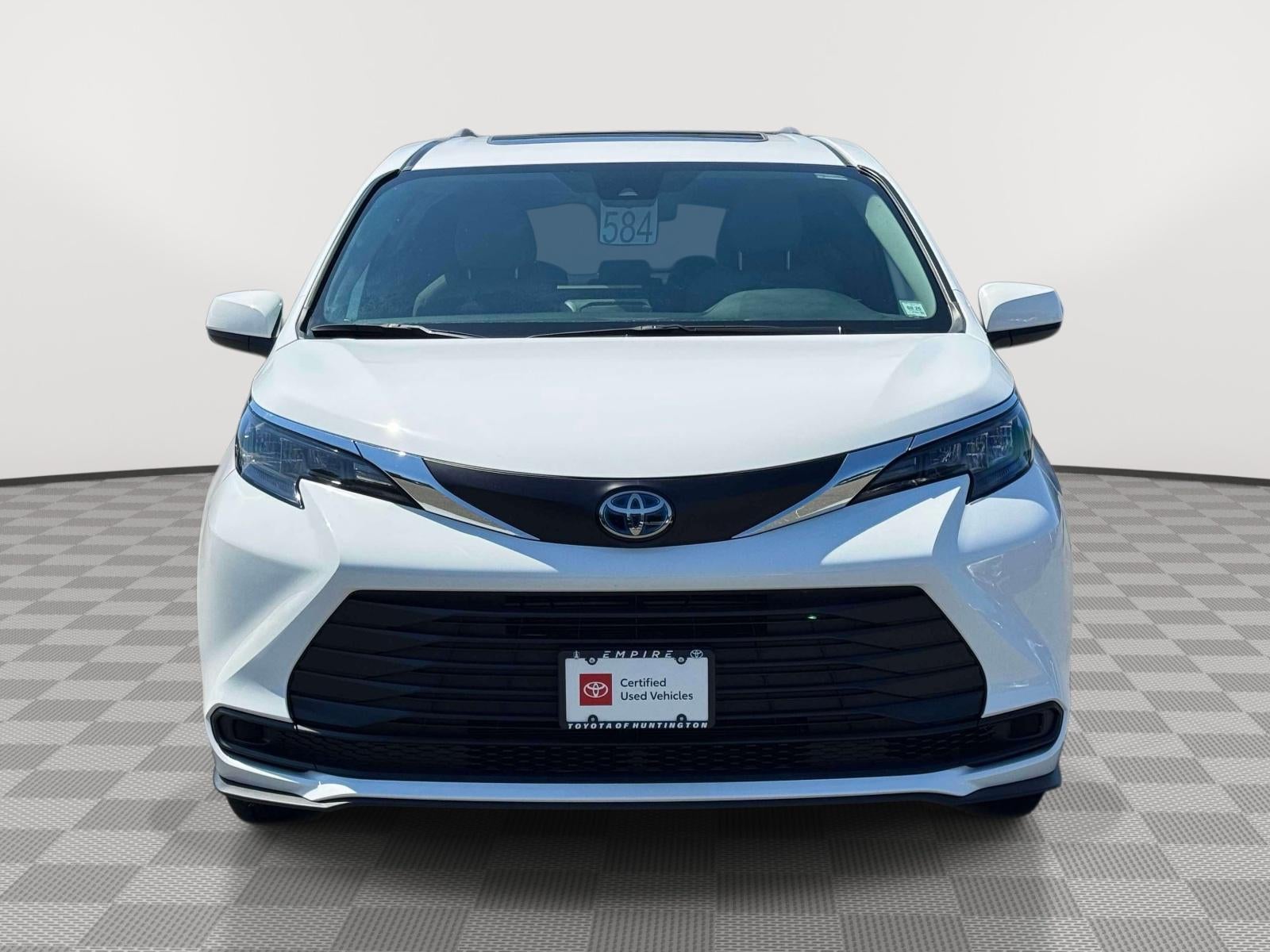 2025 Toyota Sienna LE