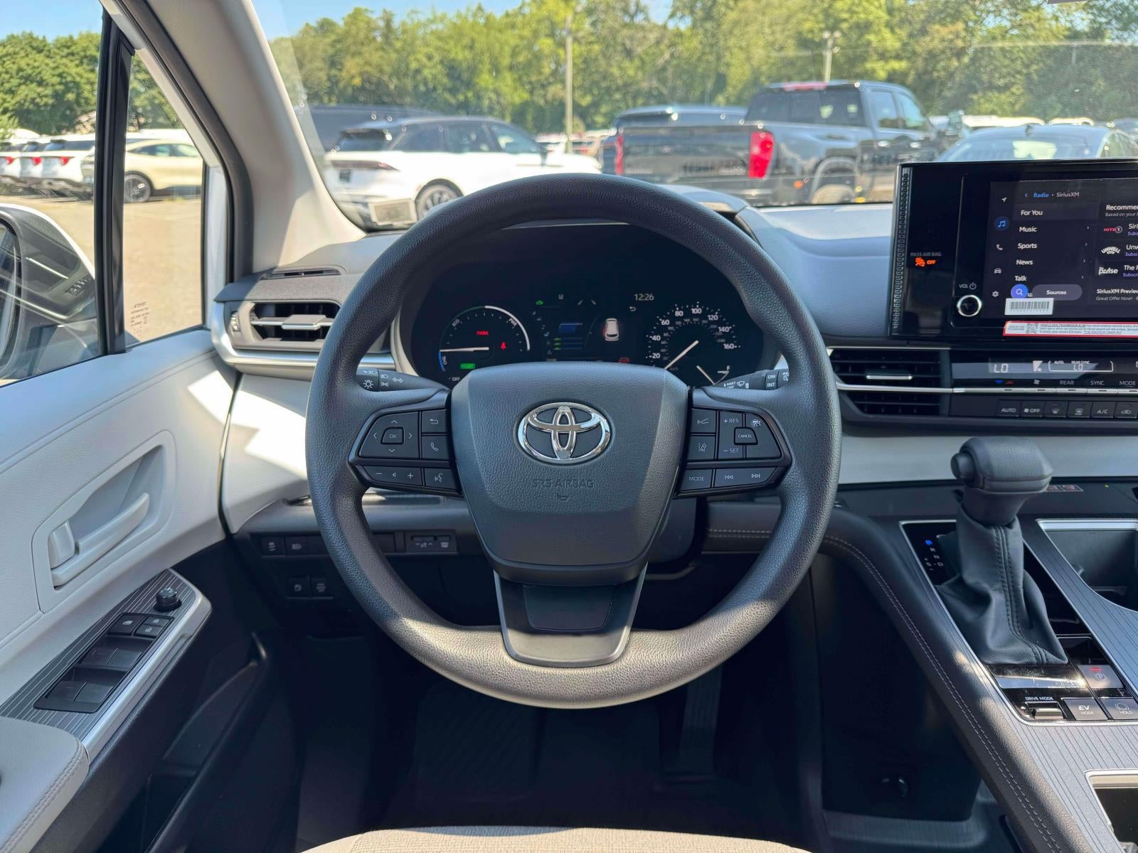 2025 Toyota Sienna LE