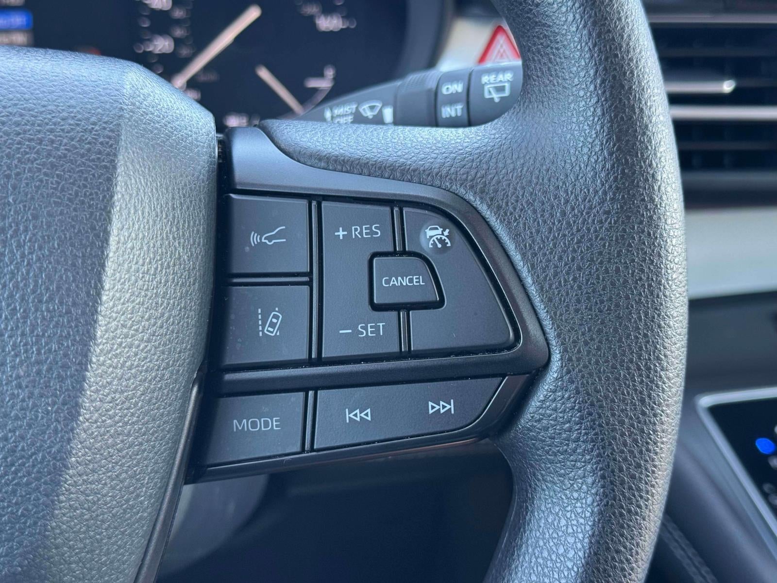 2025 Toyota Sienna LE