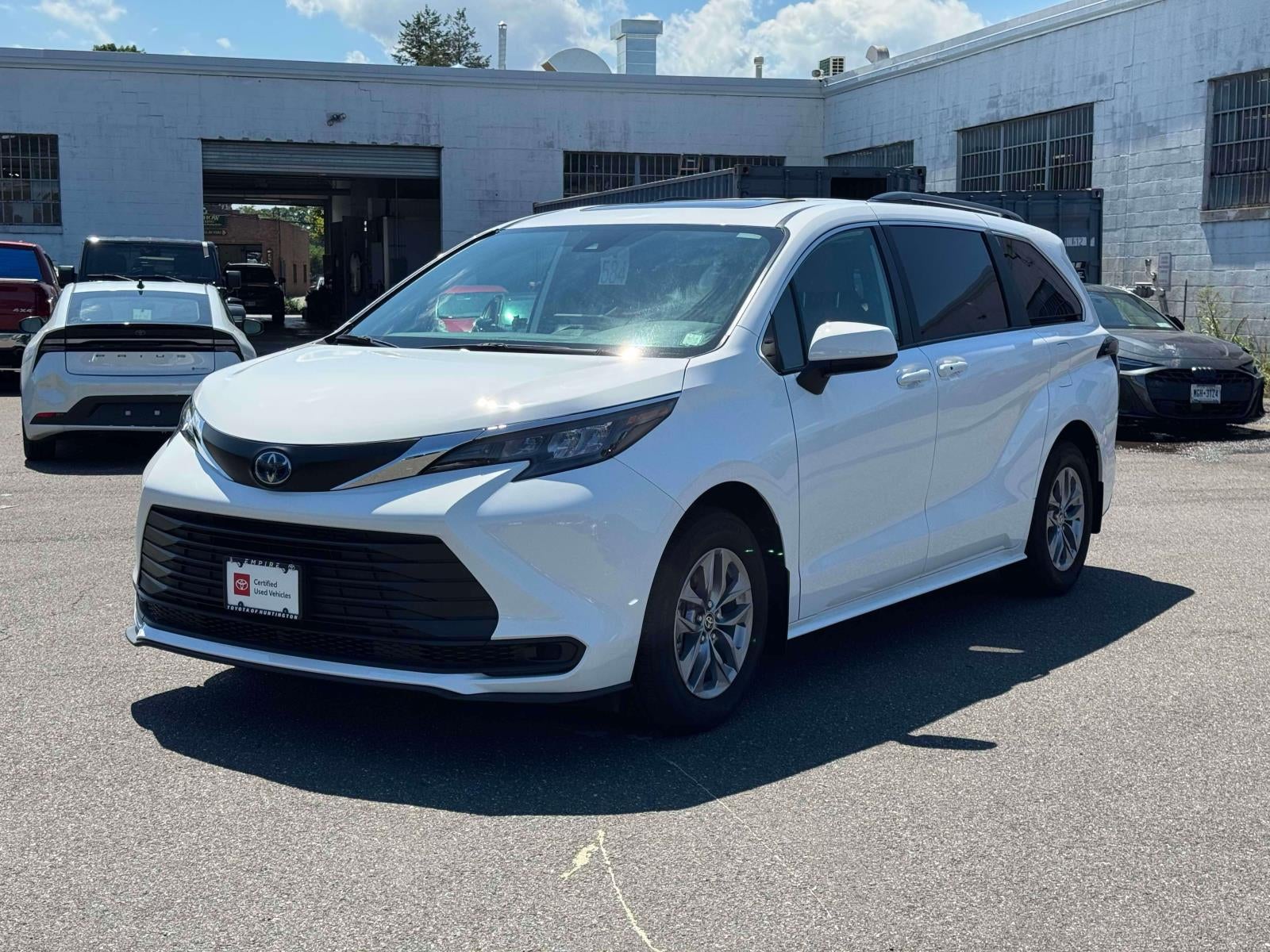 2025 Toyota Sienna LE