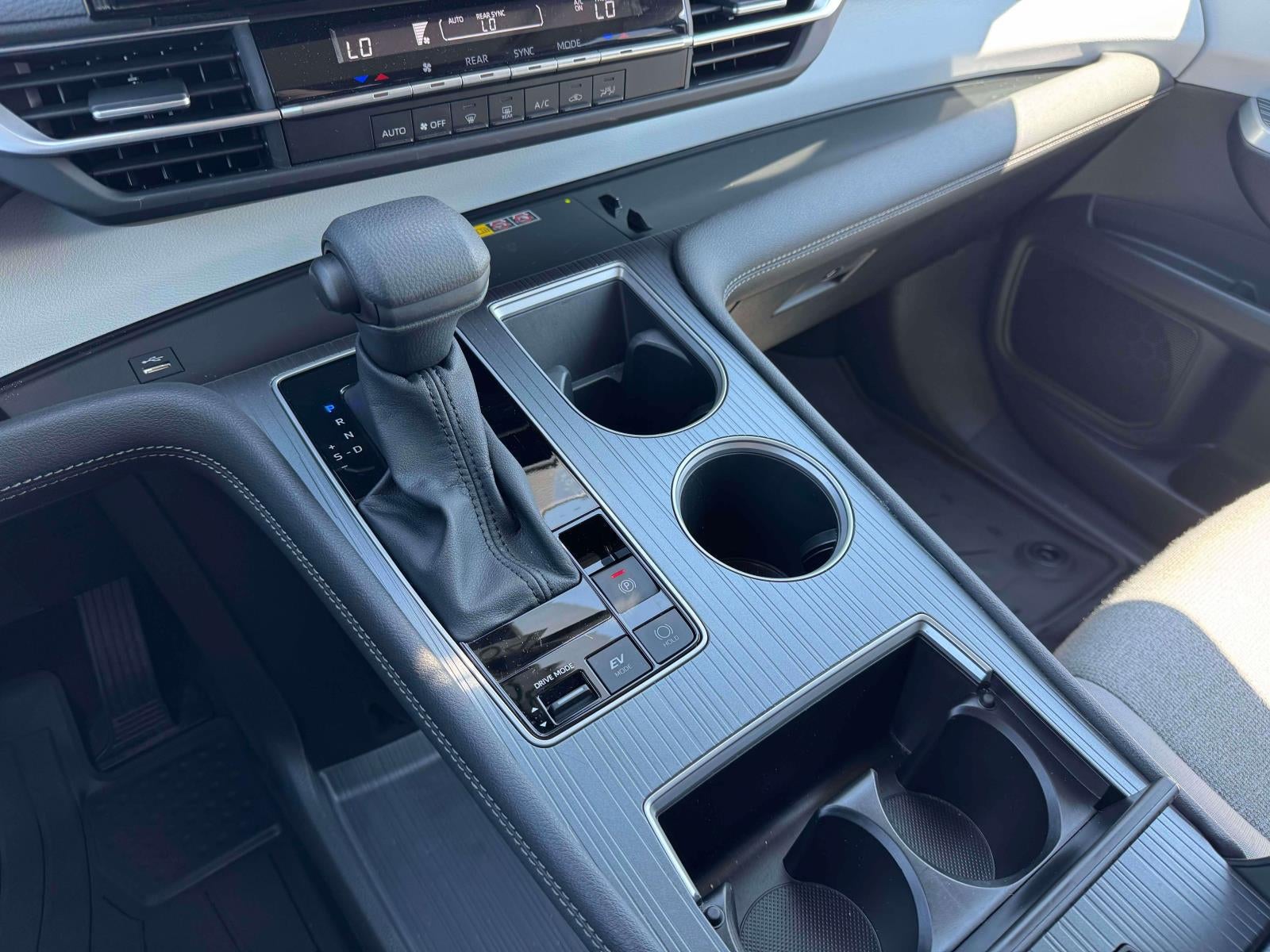 2025 Toyota Sienna LE