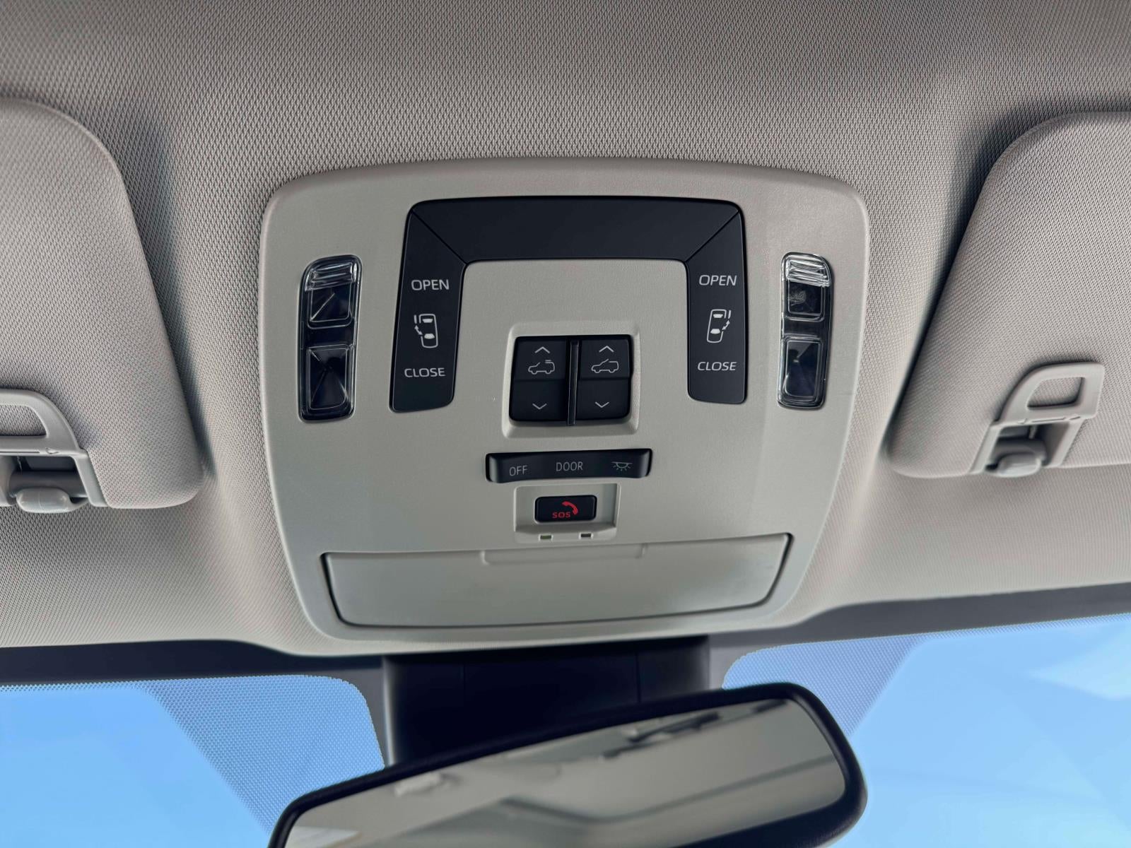 2025 Toyota Sienna LE