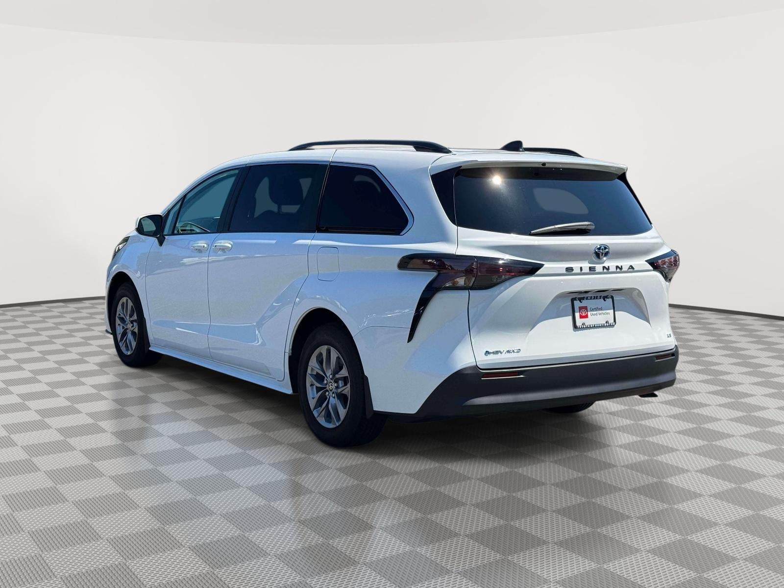 2025 Toyota Sienna LE