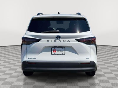 2025 Toyota Sienna LE