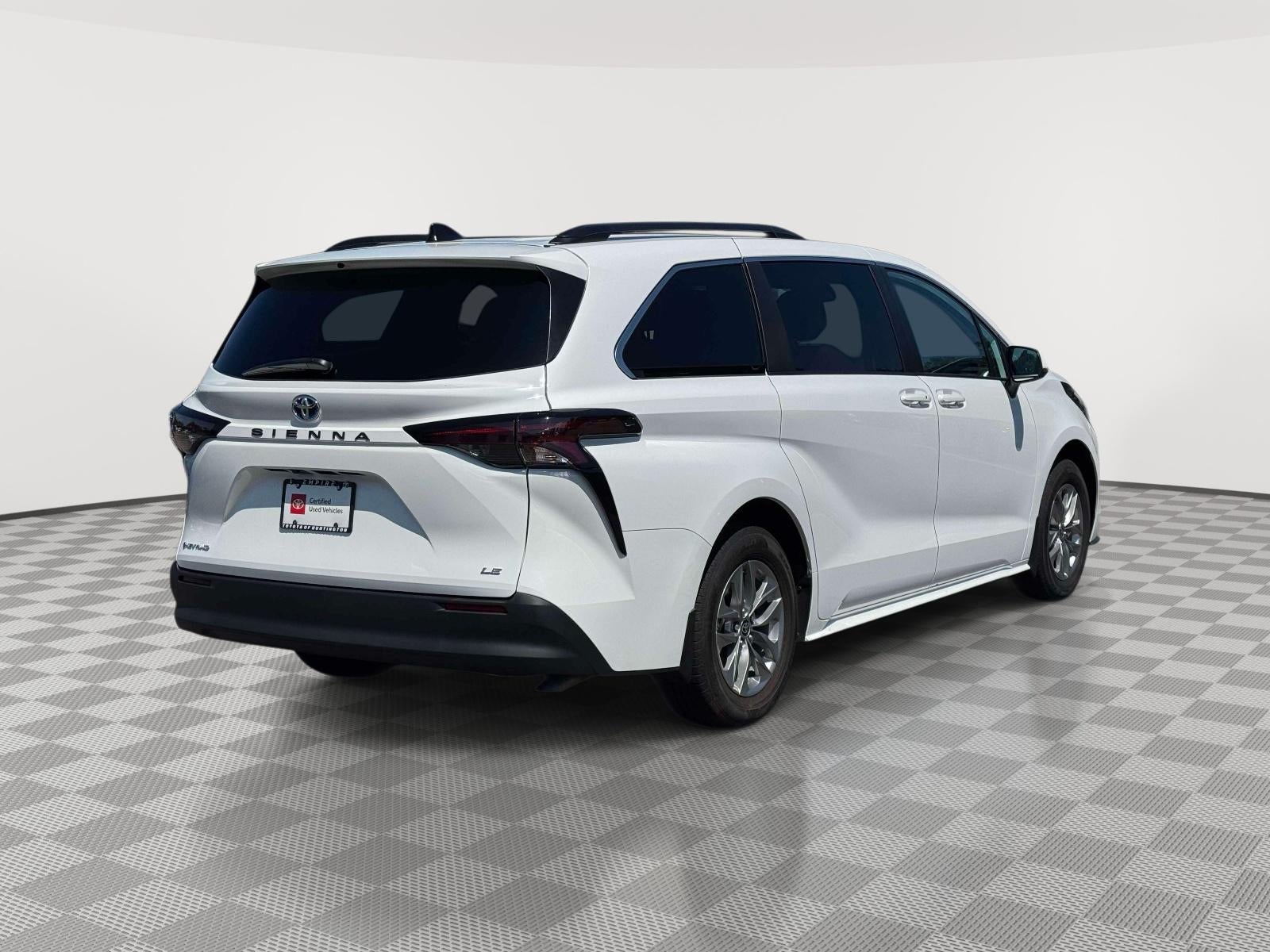 2025 Toyota Sienna LE
