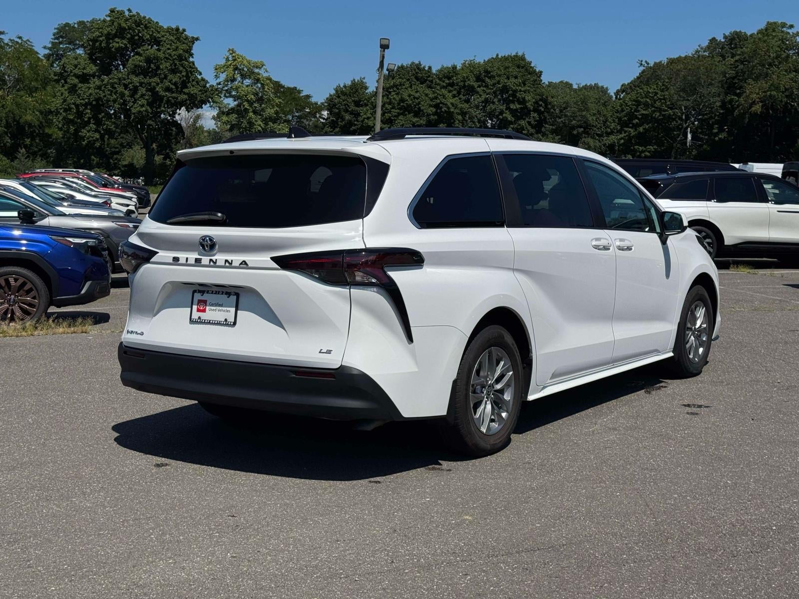2025 Toyota Sienna LE
