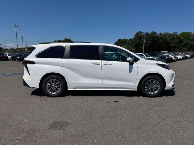 2025 Toyota Sienna LE