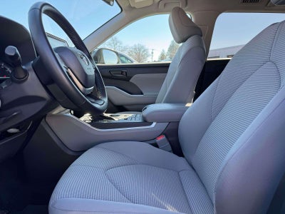 2022 Toyota Highlander LE