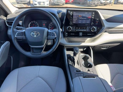 2022 Toyota Highlander LE