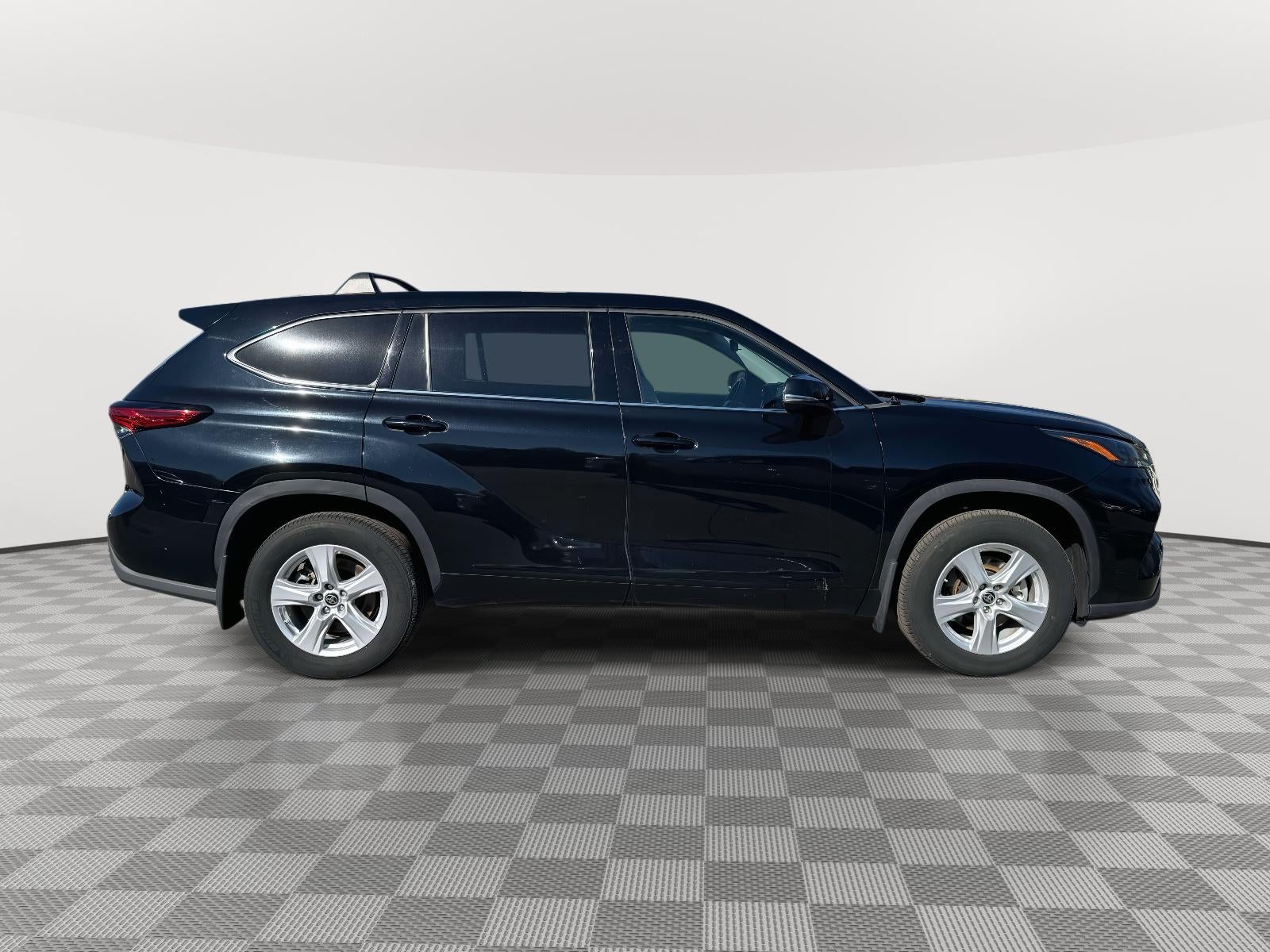 2022 Toyota Highlander LE