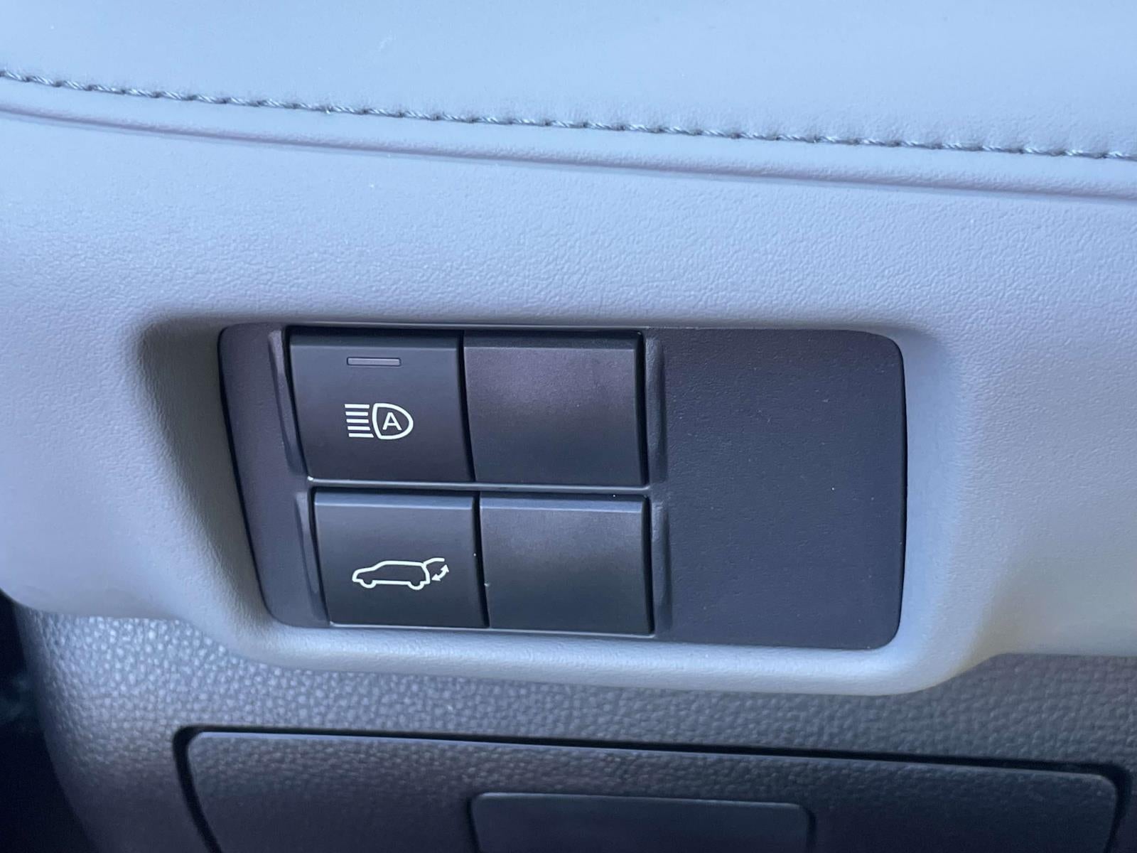 2020 Toyota Highlander LE