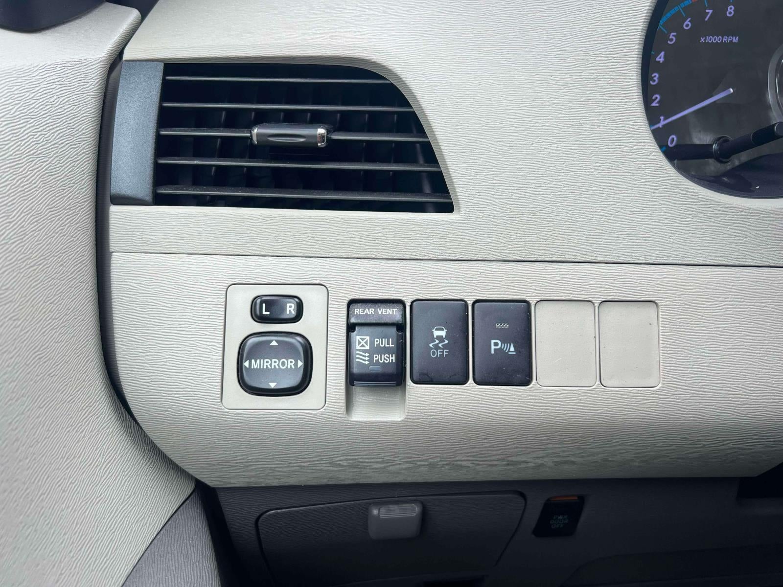 2014 Toyota Sienna XLE 7 Passenger