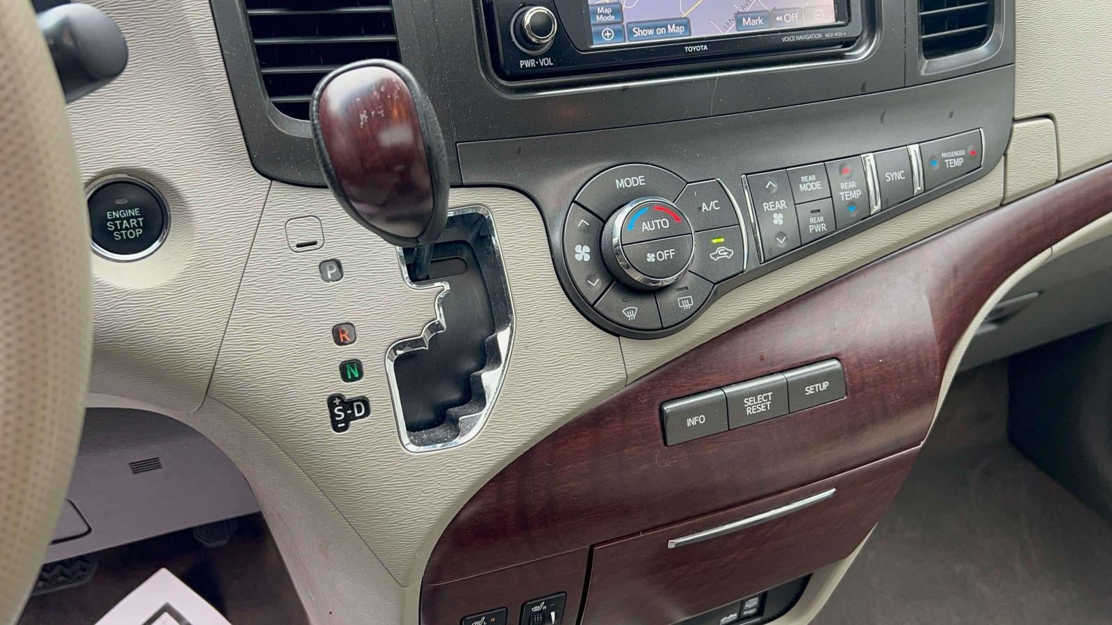 2014 Toyota Sienna XLE 7 Passenger