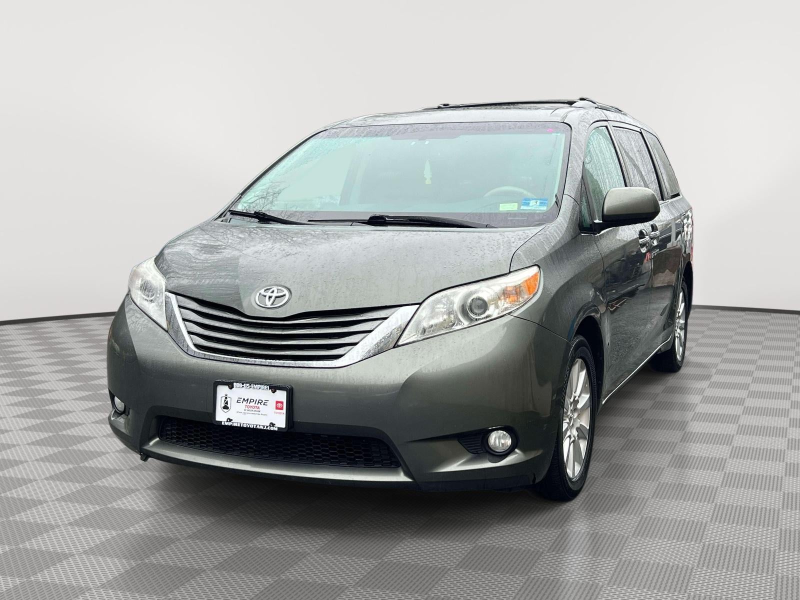 2014 Toyota Sienna XLE 7 Passenger