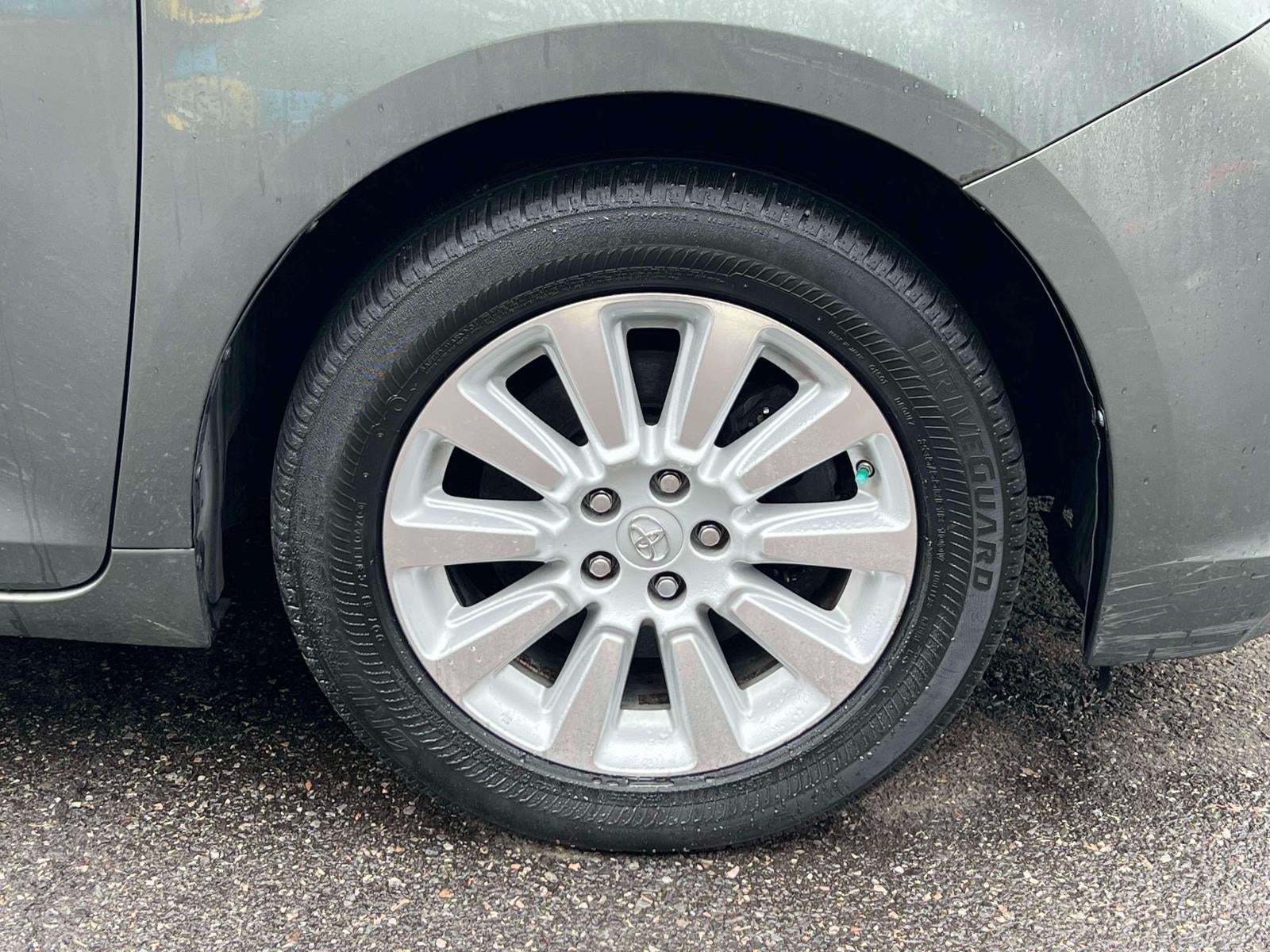 2014 Toyota Sienna XLE 7 Passenger