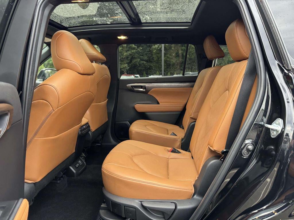 2024 Toyota Highlander Hybrid Platinum