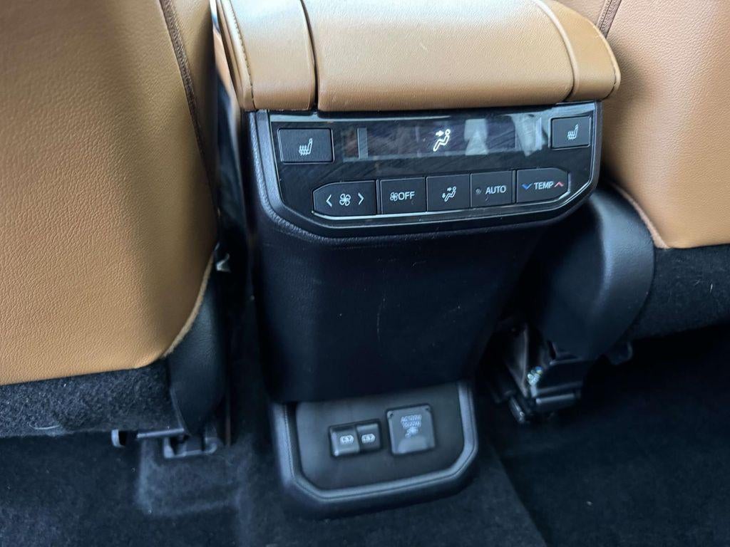 2024 Toyota Highlander Hybrid Platinum