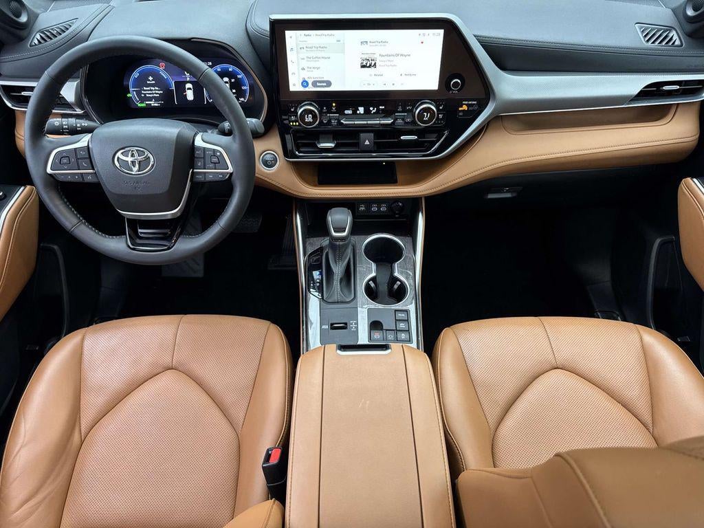 2024 Toyota Highlander Hybrid Platinum