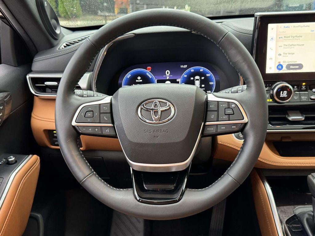 2024 Toyota Highlander Hybrid Platinum