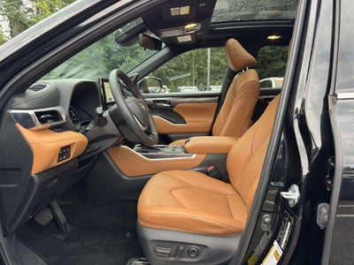 2024 Toyota Highlander Hybrid Platinum