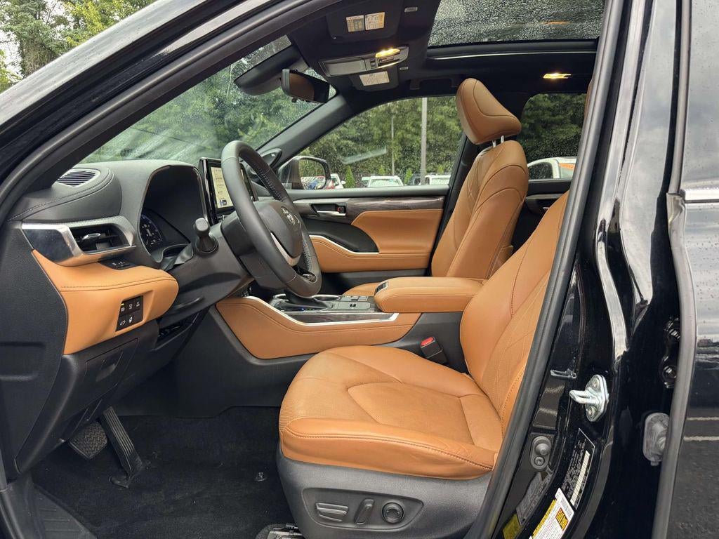 2024 Toyota Highlander Hybrid Platinum