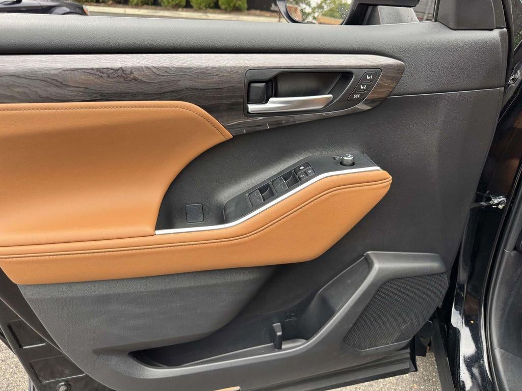 2024 Toyota Highlander Hybrid Platinum