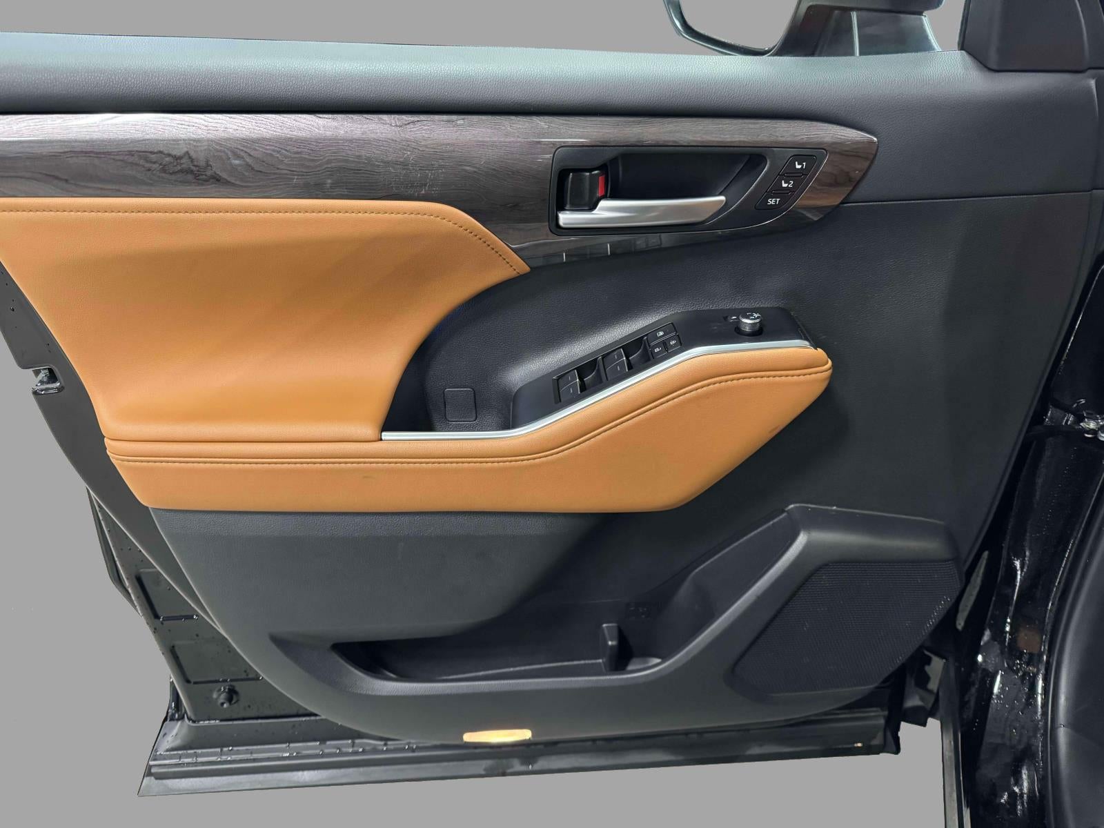 2025 Toyota Highlander Hybrid Platinum