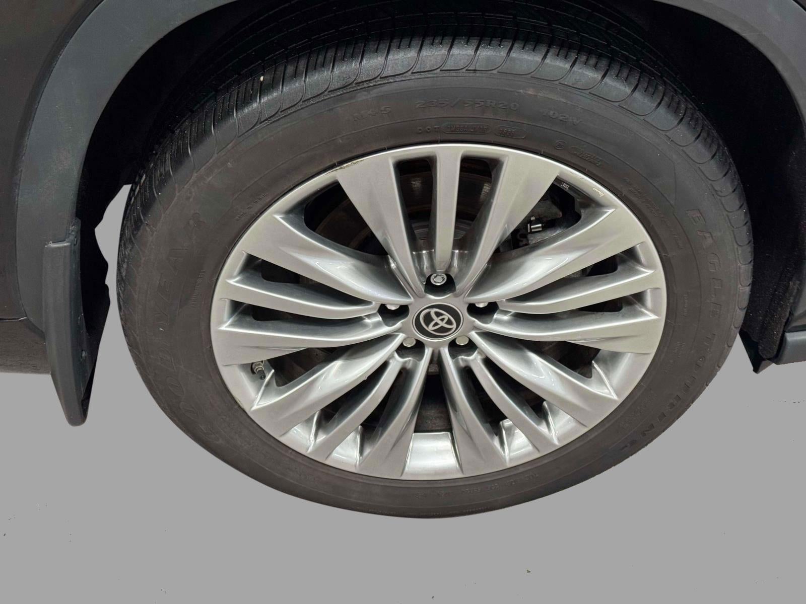 2025 Toyota Highlander Hybrid Platinum