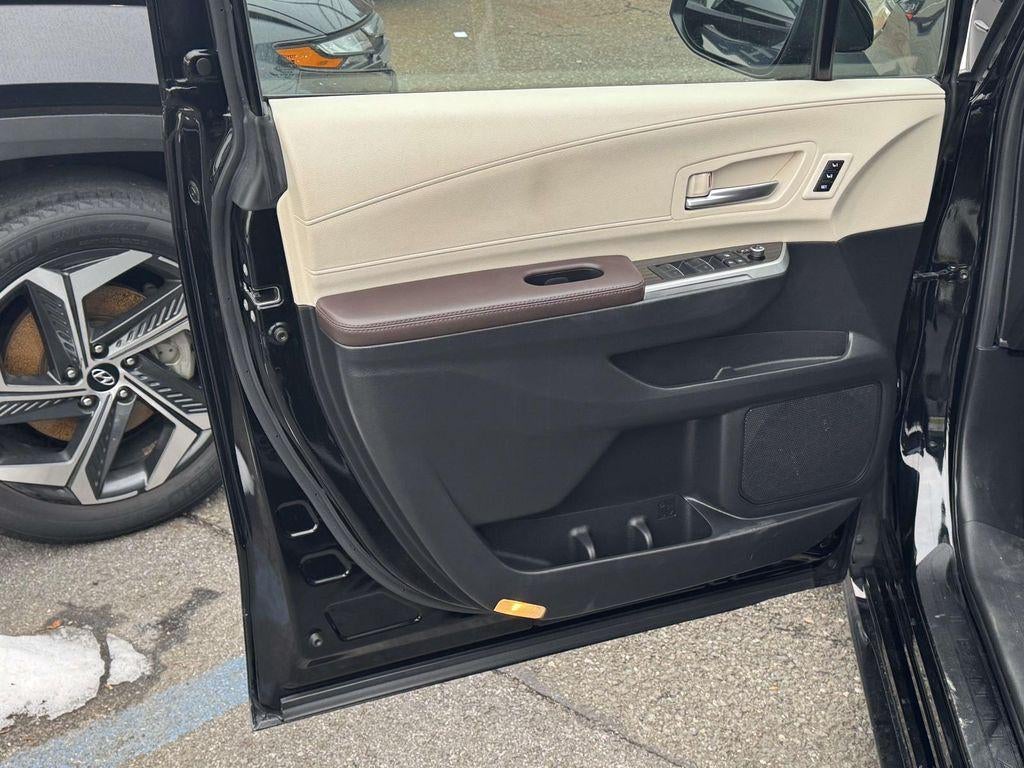 2023 Toyota Sienna Platinum