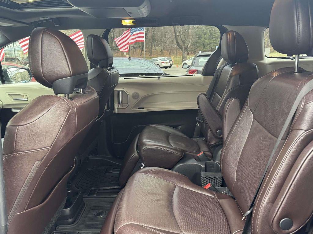2023 Toyota Sienna Platinum
