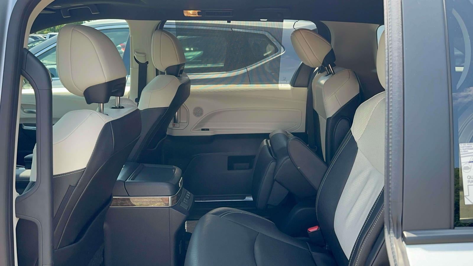 2025 Toyota Sienna Platinum