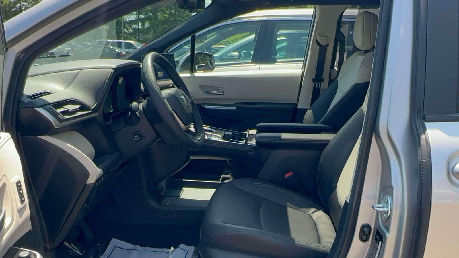 2025 Toyota Sienna Platinum
