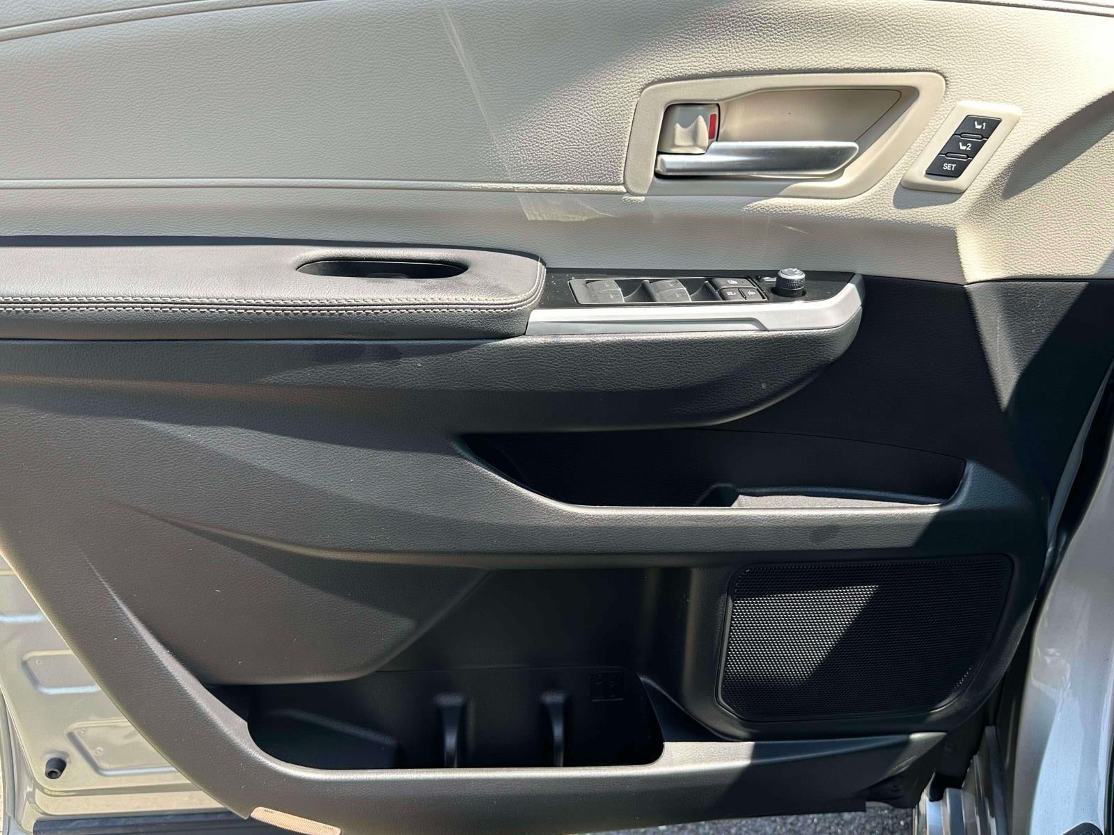 2025 Toyota Sienna Platinum