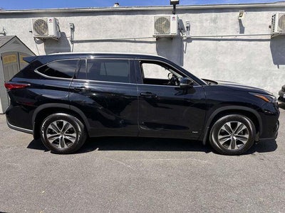 2022 Toyota Highlander Hybrid XLE