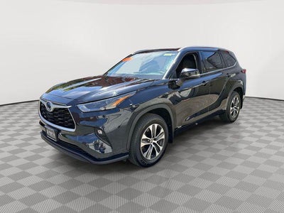 2022 Toyota Highlander Hybrid XLE