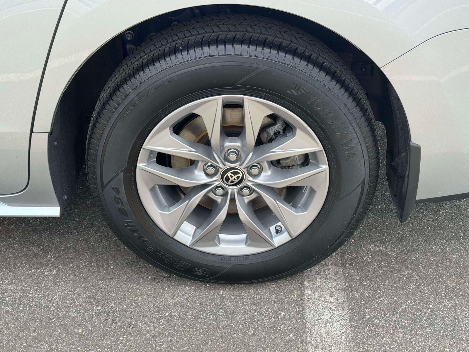 2025 Toyota Sienna XLE