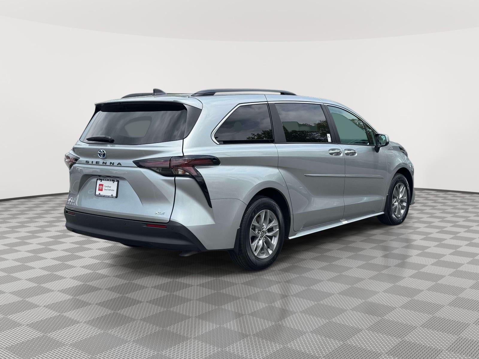 2025 Toyota Sienna XLE